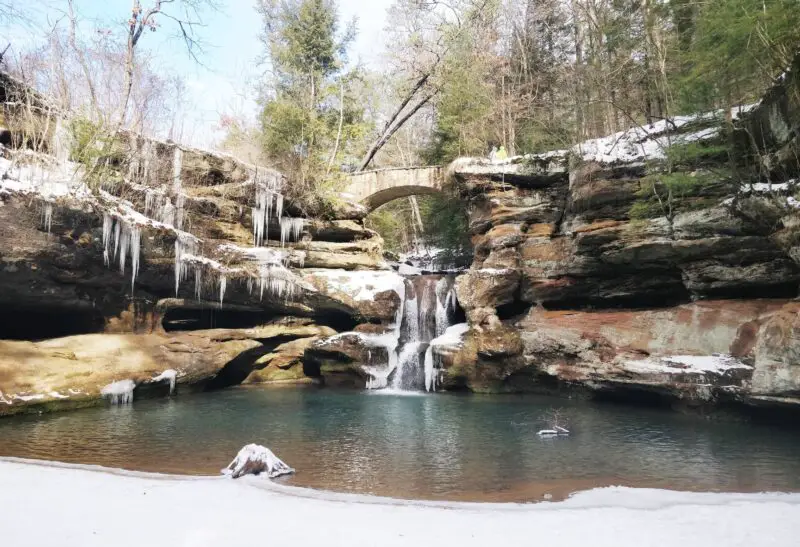 hocking hills winter hiking - stickandpotato